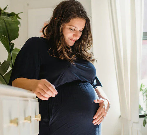 Mujer embarazada de 9 meses - solucionesbanohub.compaña - 1