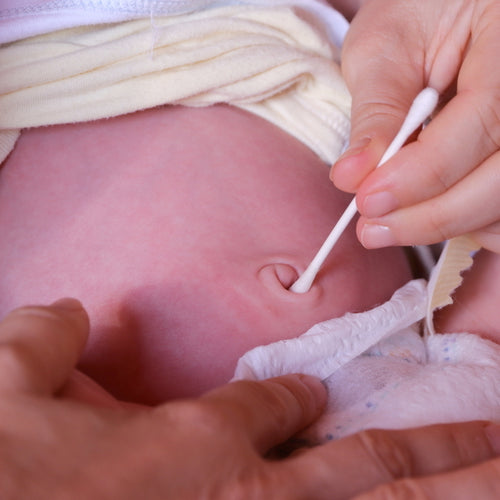 Mustela ayuda a cuidar el cordón umbilical - solucionesbanohub.compaña - 1