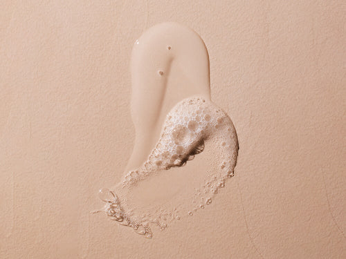 Textura del aceite de baño y ducha para piel seca - solucionesbanohub.compaña - 2