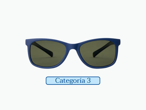 Gafas de sol niño 3-5 años de color azul y forma cuadrada, hechas con materiales reciclados y con cristal polarizado de categoría 3 y protección UV400. - solucionesbanohub.compaña - 10