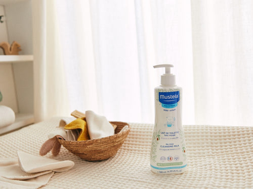 Bote de leche limpiadora de Mustela de 500ml en el baño familiar - solucionesbanohub.compaña - 6