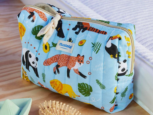 Un neceser con cremallera y estampado con animales, perfecto para llevarse los esenciales del bebé. slider - solucionesbanohub.compaña - 5